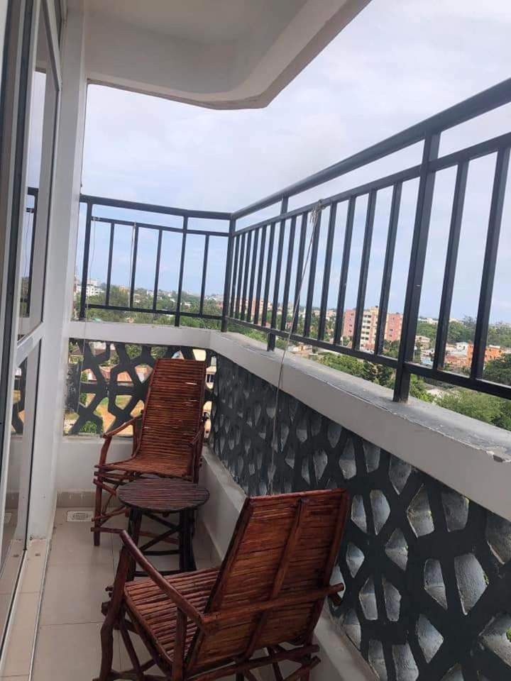 300 Homes Appartement *